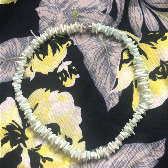 💚💛 Teal Puka Shell Necklace 💛💚 - Picture 2 of 3